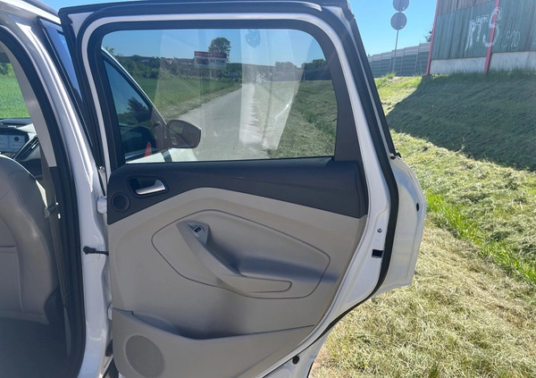 Ford Escape cena 52800 przebieg: 126000, rok produkcji 2017 z Knurów małe 781